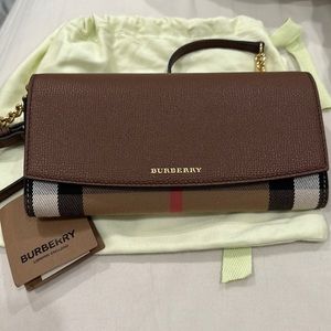 Burberry wallet / crossbody with removable chain